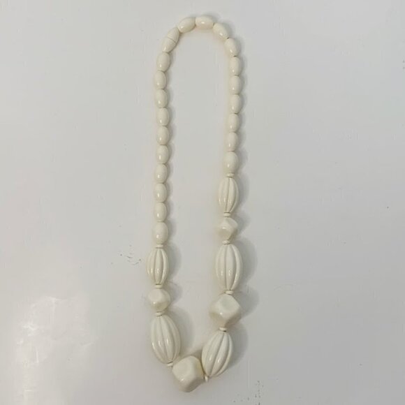 Vintage Style Beaded Choker Off White Necklace - Picture 5 of 8